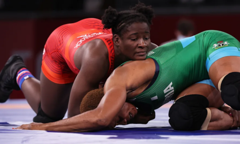 naira-rains-on-bayelsa-wrestlers-as-gov-diri-showers-cash-on-wrestling-classics-medalists