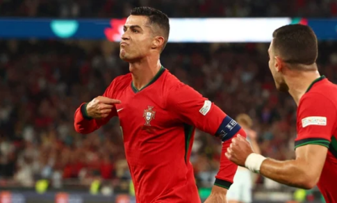 Cristiano Ronaldo Becomes First Person to Reach One Billion Social Media Followe...