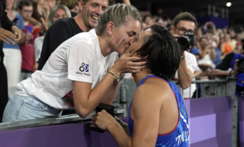 Italian Sprinter Alessandro Ossola Proposes to Girlfriend at Paris Paralympics